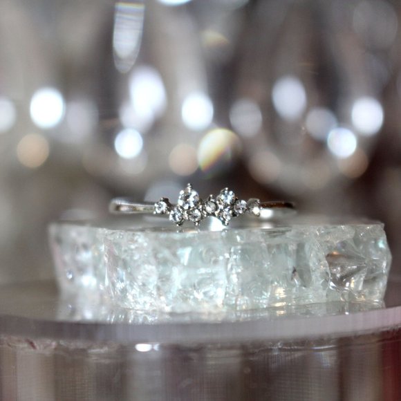 Simple Minimalist Diamond Flowline Ring size 8 💔 - Picture 4 of 10